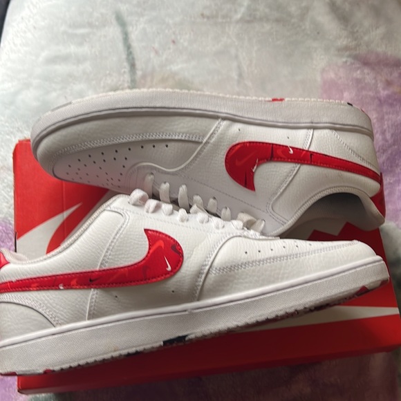 I’m selling these Air Force 1s which are a size 11.5 in men there in good shape - Picture 4 of 5